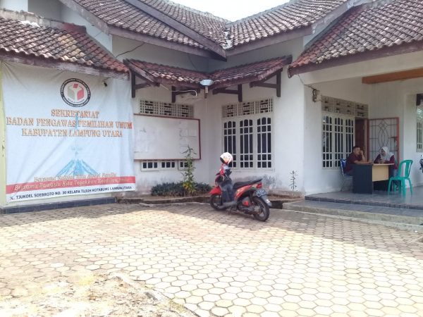 Kasek Panwaslu Lampura Indra Dharmawan Diduga Raibkan Honor Akhir 69 Staf Pilkada Serentak 2018