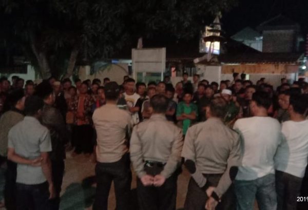 Menilai Kerja Polisi Lambat Massa Permala “Kepung” Polsek Seputih Surabaya