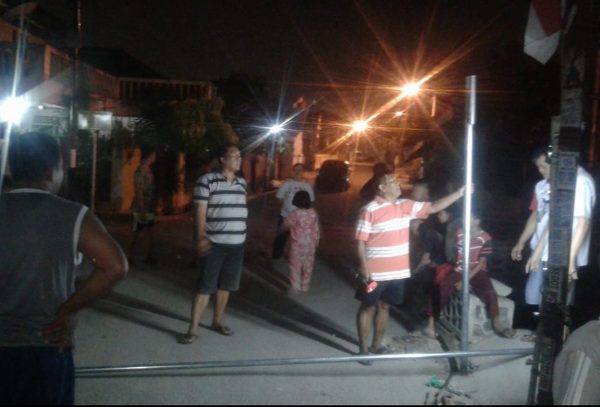 Warga Jalan Badak Ujung Perbaiki Jalan Rusak Sendiri dan Pasang Portal, Pengembang Perumahan PT Dua Dua Fiqih Abai?