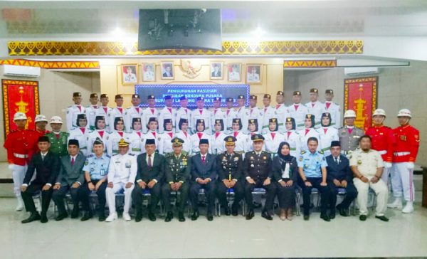 Kapolres Lampung Utara Hadiri Pengukuhan Anggota Paskibra Lampura 2019