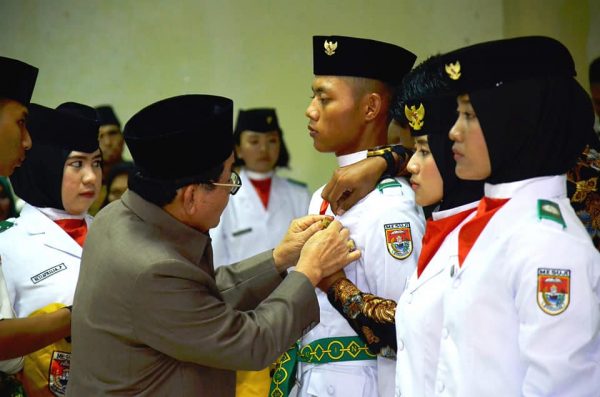 Plt Bupati Mesuji Saply Kukuhkan 28 Paskibraka Kabupaten Mesuji Tahun 2019