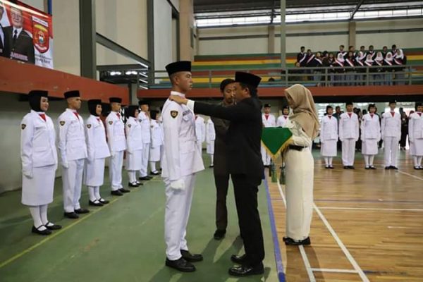 Parosil Kukuhkan 50 Orang Pasukan Pengibar Bendera Pusaka