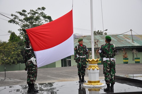 Ratusan Prajurit Dan PNS Korem 044/Gapo Gelar Upacara Peringatan Ke-74 HUT Kemerdekaan RI