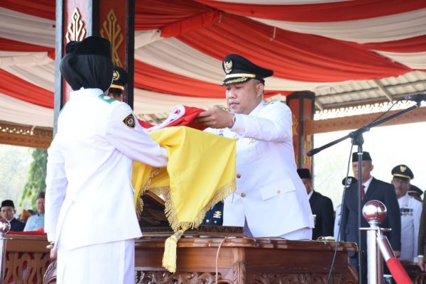 Umar Ahmad Irup Upacara HUT RI ke 74