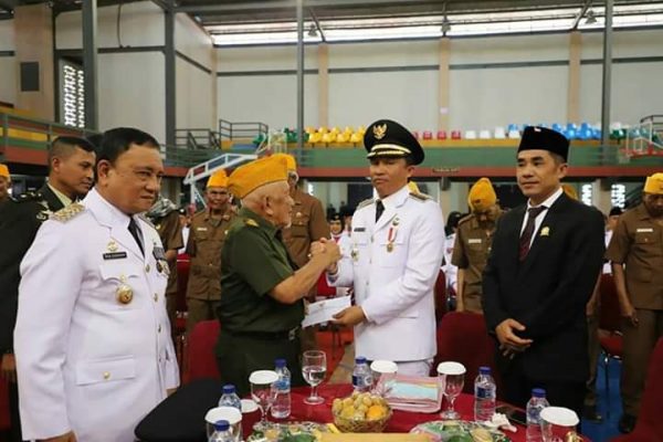 Mengingat Jasa Pahlawan, Pemkab Lambar Ramah Tamah dengan Veteran