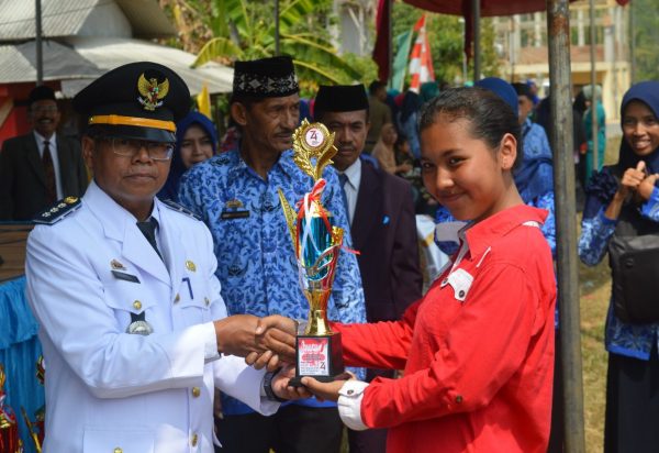 SMA Negeri 1 Banyumas Raih Juara 1 Karnaval HUT RI Ke-74 Pringsewu