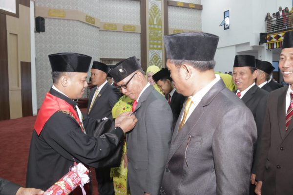 40 Anggota DPRD Pringsewu di Sumpah dan Lantik