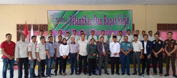 Letkol. Laut (KH) Sri Deprantoro Terima Plakat Penghargaan SMSI Lampung Utara