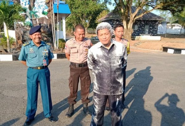 Eratkan Kekeluargaan Sesama Anggota Kimal Lampung, Letkol. Laut (KH) Sri Depranoto Berikan Kejutan di Hari Ulang Tahun Bawahannya