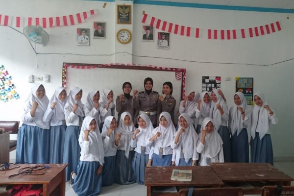 Hut Ke-71, Polwan Polres Lampung Utara Gelar Goes To School