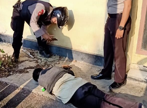 Mayat Pria Anonim Wajar Berlumuran Darah Ditemukan Tak Jauh Dari Polres Kota Metro