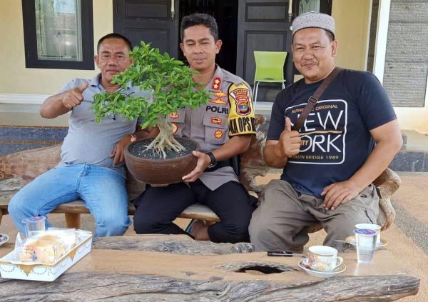 Kapolres Lampura Kunjungi Komunitas JM Bonsai Bumi Lima, Agendakan Lomba Seni Bonsai Kapolres Cup 2019