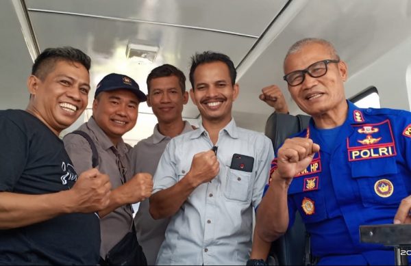 Ditpolairud Bersama Club Driving dan SMSI Bakti Sosial Tanam Trumbu Karang di Pulau Sebesi