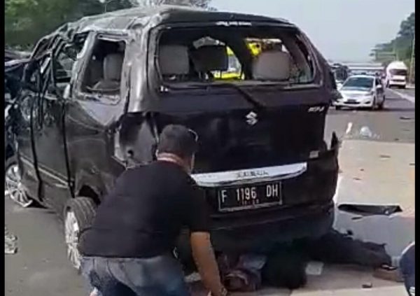 APV Terjungkal di Tol Jagorawi Penumpang Terpental Tiga Tewas