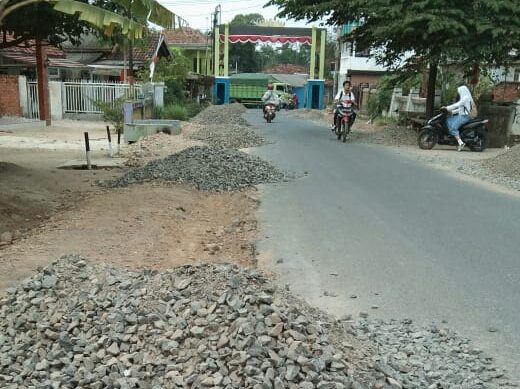 Proyek Pelebaran Jalan Madukoro-Sriagung Tidak Indahkan SOP Pekerjaan?