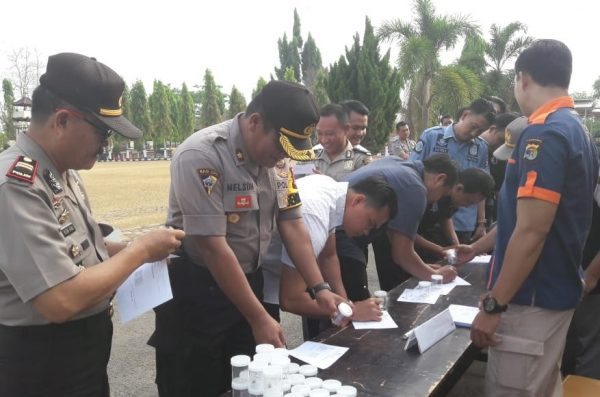 Personil Polres Lampung Utara Dikejutkan Tes Urine Dadakan Propam Polda Lampung