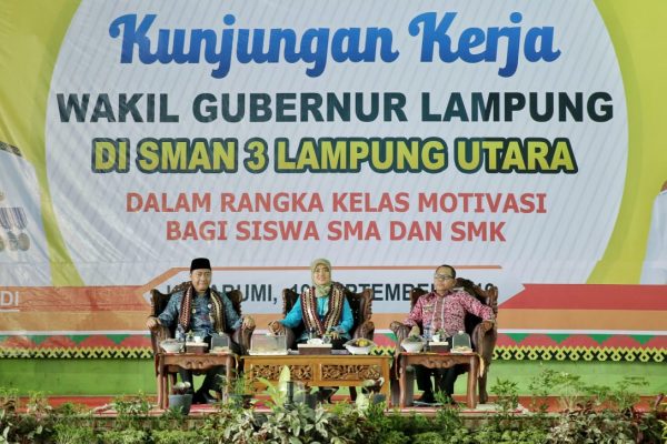 Nunik Curhat Perjuangan di Hadapan Pelajar SMA dan SMK Lampung Utara