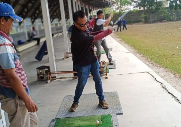 Pengurus SMSI Lampung Latihan Main Golf Bersama Ketua PSMTI