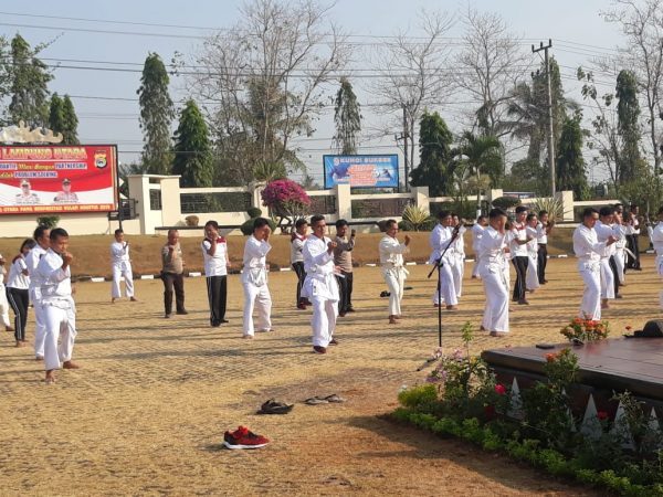 Berpakaian Baju Dogi, Personil Polres Lampung Utara Latihan Beladiri Polri