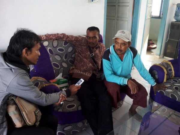 Puluhan Warga Desa Sidomukti Meminta Pemkab. Lampura Tetap Pertahankan Pj. Kades Yasir Arafat