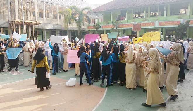 Marak Pungli Dan SPP Mahal, Pelajar dan Guru SMKN 3 Bandar Lampung Demo Kepala Sekolah