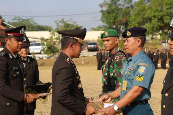Upacara Kesaktian Pancasila, Kapolres Lampura Anugerahi Reward Personel TNI dan Polri