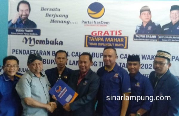 Merasa Terpanggil Untuk Mengabdi Boemi Tuah Bepadan Dawam Rahardjo Ambil Formulir di Partai Nasdem