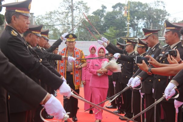 Pedang Pora Sambut AKBP Rahmat Tri Hariyadi Sebagai Kapolres Baru Lampung Barat