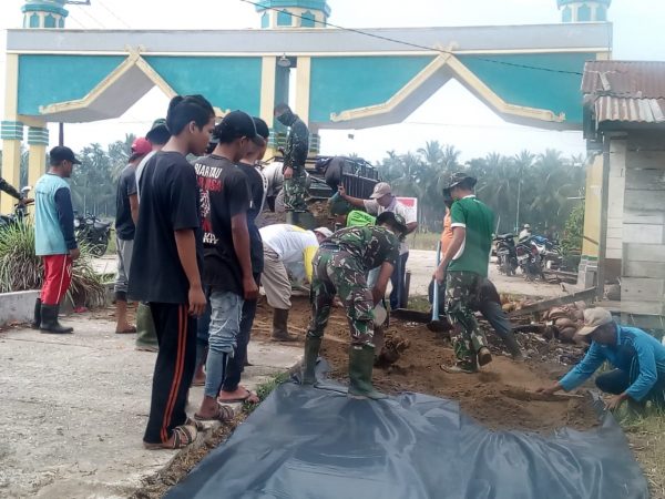 Sasaran Penimbunan Jalan Sertu di Desa Sanglar Dipercepat Untuk Persentase Pekerjaan TMMD ke-106
