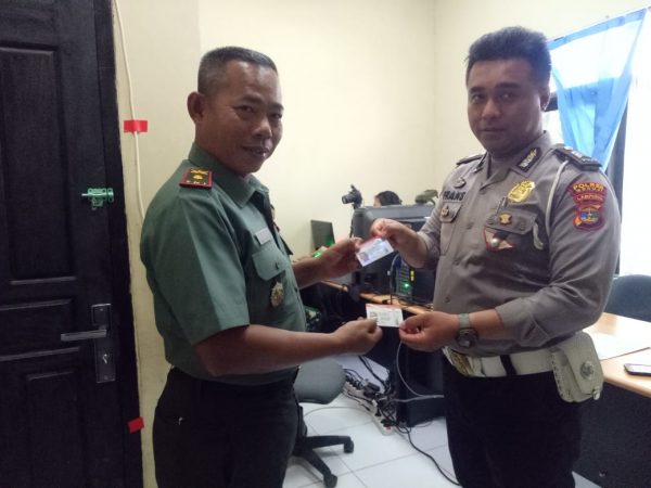 HUT TNI Ke-74, Satlantas Polres Mesuji Beri Perpanjangan SIM Gratis Kepada TNI