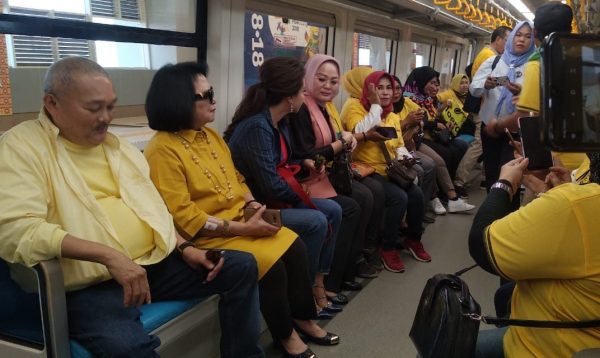 Ratusan Pendukung dan Simpatisan Sambut Kedatangan Alex Noerdin