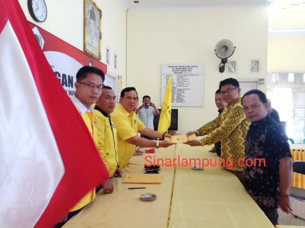 Azwar Hadi Kembalikan Berkas ke Golkar Lamtim