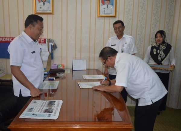 Jonsen Vanisa Pimpin Sertijab Plt Seketariat DPRD