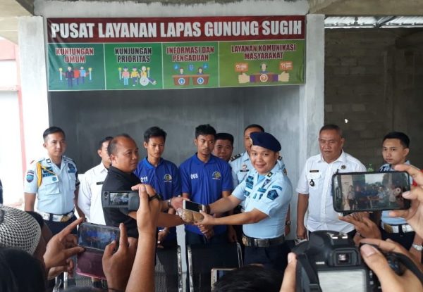 Anggota Satops Patnal Lapas Gunung Sugih Gagalkan Penyelundupan Paket Sedang Ganja Kedalam Lapas