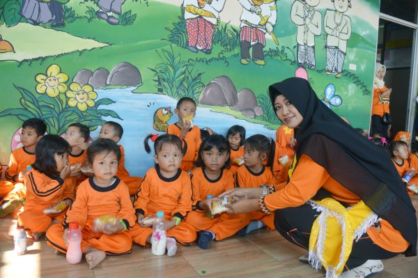 Bunda Paud Nusawungu Menggalang Gerakan Sarapan Padat Bernutrisi