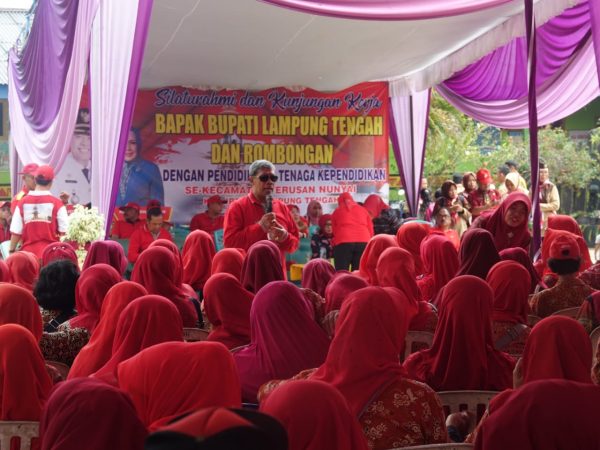 Bupati Lampung Tengah Tatap Muka Dengan Aparat Kampung Terusai Nunyai