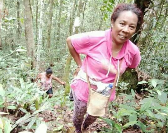 Perjuangan Santi Haumahu, Jalan Kaki Sehari Dua Malam Demi Pendidikan di Pedalaman Papua Barat