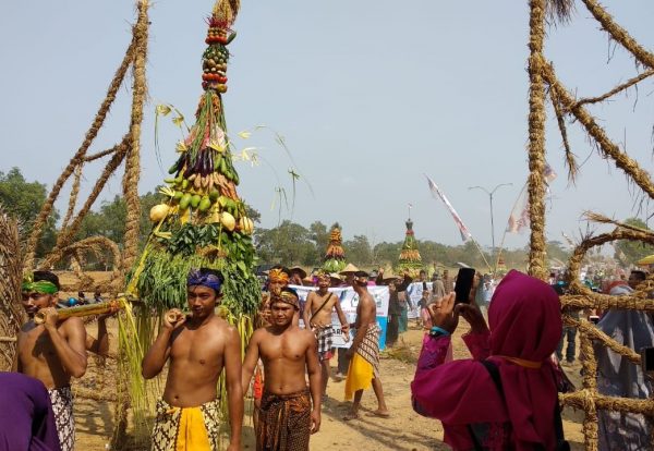 Aries Mufti : Kirab Gunungan FWM 2019 Mampu Mengangkat Citra Positif Desa Wonomarto di Kancah Nasional