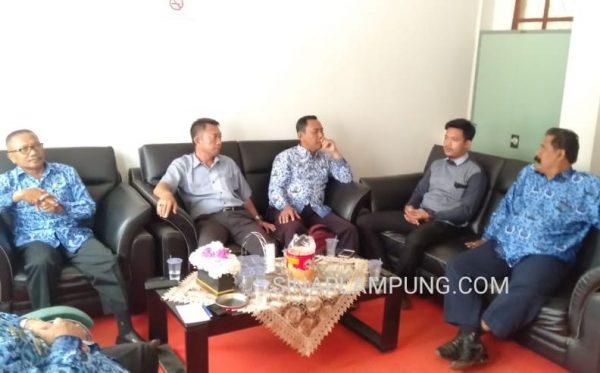 Anggota Koeperasi Pegawai Negeri di 2 Kecamatan di Lampung Timur Pertanyakan THR Yang Belum Dibayar