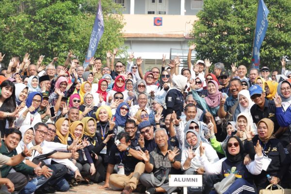 Apriyadi Pimpin Apel Pagi Hingga Nostalgia Ngajar di Kelas Dalam Reuni Emas 50 Tahun SMAN 3 Palembang