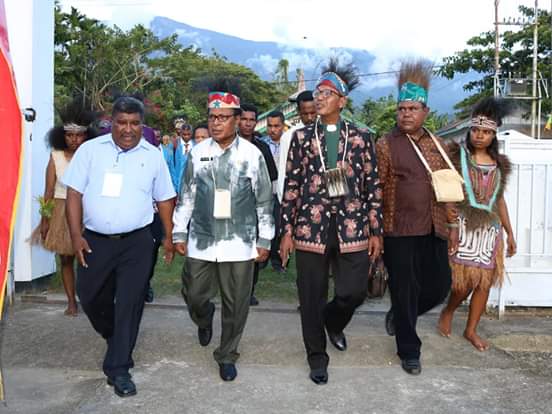 Bupati Bernadus A. Imburi Buka Raker III Klasis Teluk Wondana
