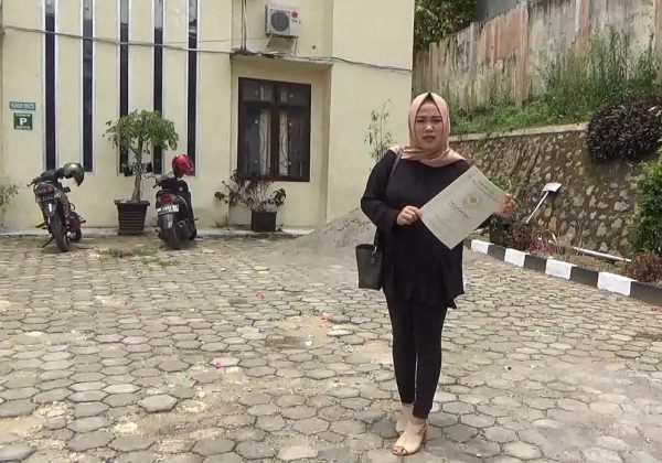 Ratu Yulia “Kaget” Tiba Tiba Dapat Surat Cerai Dari Suaminya PNS Kemendagri?