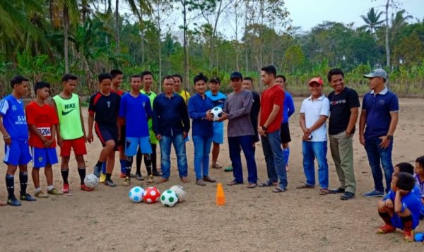 Aplus Berikan Bantuan Sarana Olah Raga SBMD