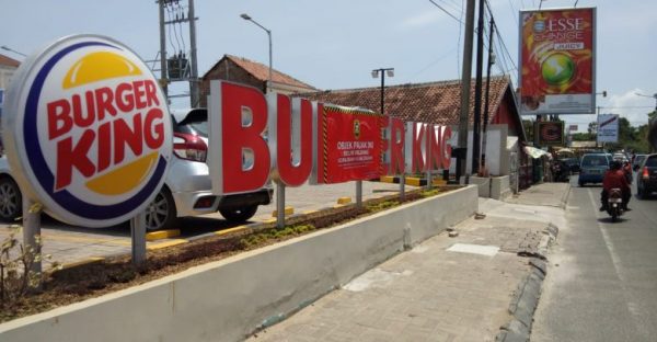Disegel Resto Waralaba Burger King Tetap Beroperasi