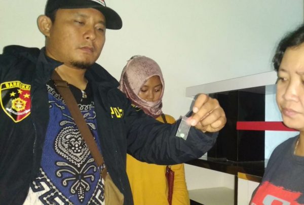Pengembangan Kasus Pencurian Mobil L-300, Polisi Tangkap Wanita Kekasih Pelaku Bawa Narkoba