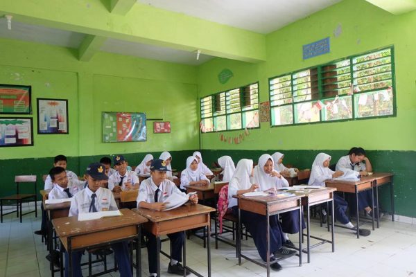 SMPN 30 Makassar Kekurangan Kelas PBM Hingga Malam Hari, Pemprov  Sulsel Cuek?