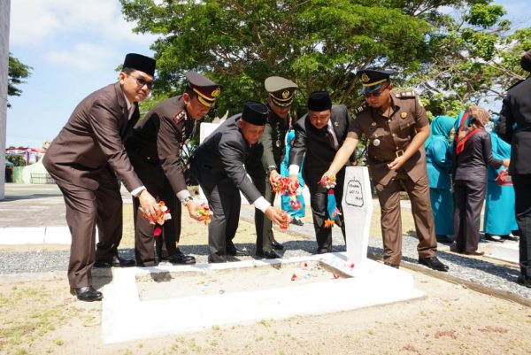 Peringati Hari Pahlawan, Kapolres Lampung Selatan Pimpin Ziarah Ke Makam Kesuma Bangsa