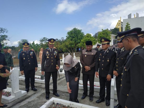Kapolres Tanggamus Pimpin Ziarah Makam Pahlawan