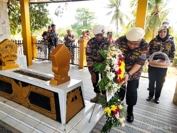 Peringati HUT Ke-41, PD VIII KB FKPPI Lampung Ziarah Ke Makam Pahlawan Nasional Radin Inten II