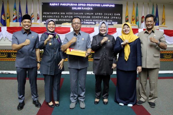 Wakil Gubernur Serahkan Rancangan KUA PPAS APBD 2020 Provinsi Lampung, APBD Rp7,8 Triliun